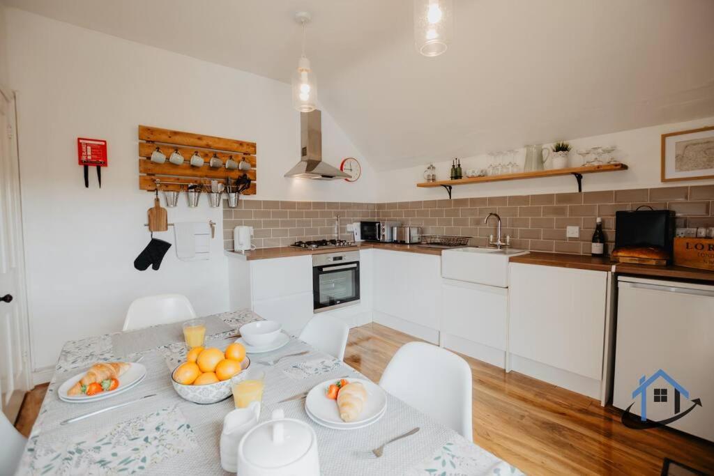 Indigo Snug - Gorgeous 2 Bed Flat In The Heart Of 크로머 외부 사진